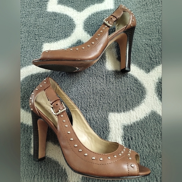 Coach "Billie" Studded Peep Toe Heel 👠in Walnut - Picture 3 of 13